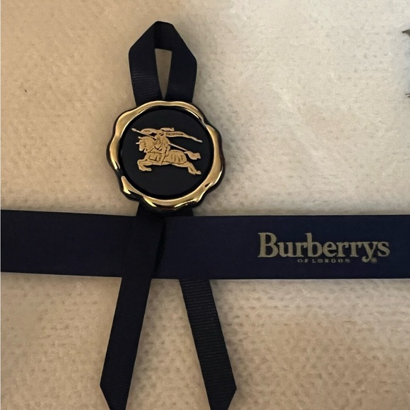 BURBERRY’S AUTHENTIC COTTON CREAM W/ CLASSIC NOVA CHECK STRIPE BLANKET. NIB. - Picture 3 of 4